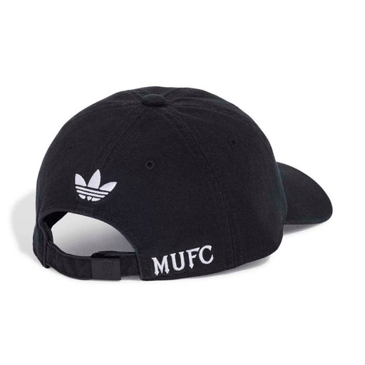 Manchester United dad cap in black and white with embroidered club crest