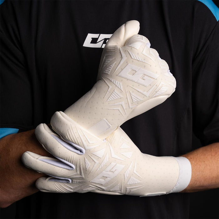 Goalkeeper wearing a pair of The One Glove OG1 Vision gloves in Whiteout